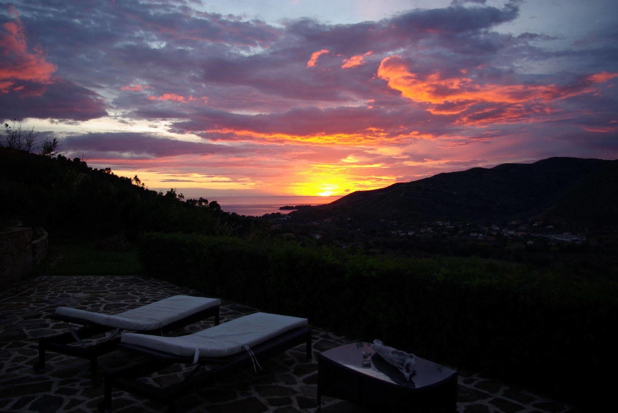 Sulle Onde Della Collina Villa Montecorice Exterior foto